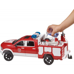 Bruder 02544 RAM 2500 Feuerwehreinsatzwagen mit Light   Sound Modul