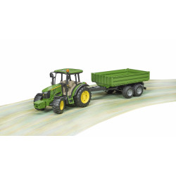 John Deere 5115M mit Bordwandanhänger